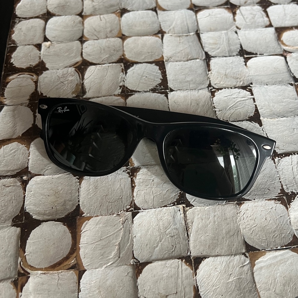 RAYBAN Classic New Wayfarer Unisex Sunglasses with Green Lenses